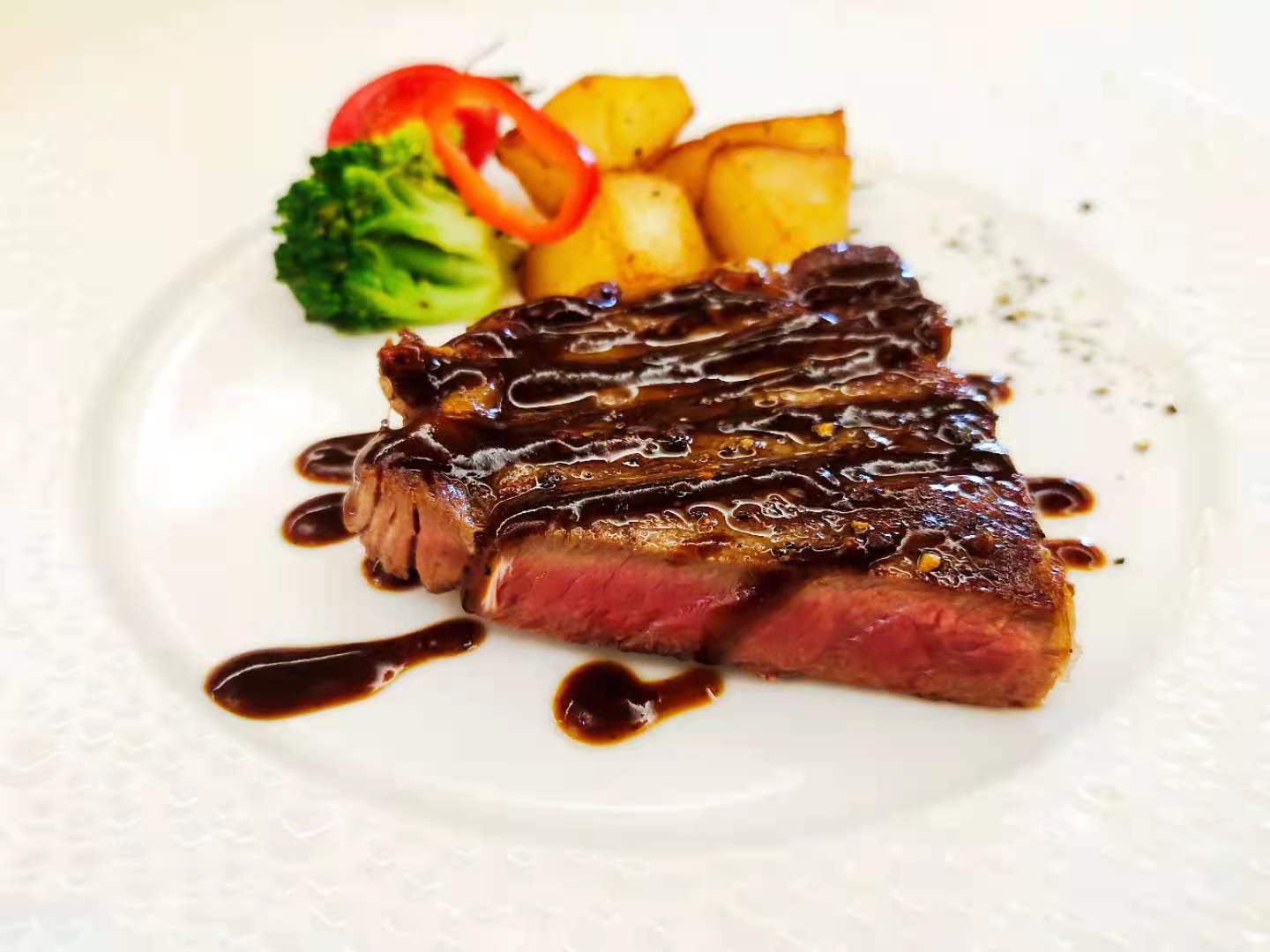 原價78元的牛排套餐只賣8.88元，吃起來就是個這？！